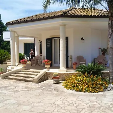 Holiday home Spacious House In With Shared Pool