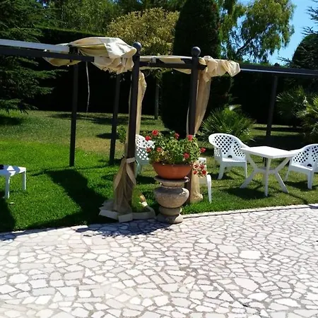 بيت للعطل Spacious House In With Shared Pool