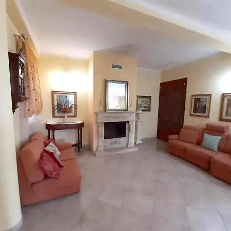Spacious House In With Shared Pool